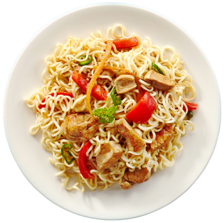 HAS nudle u porciji sa piletinom i sočnim čeri paradajzom.